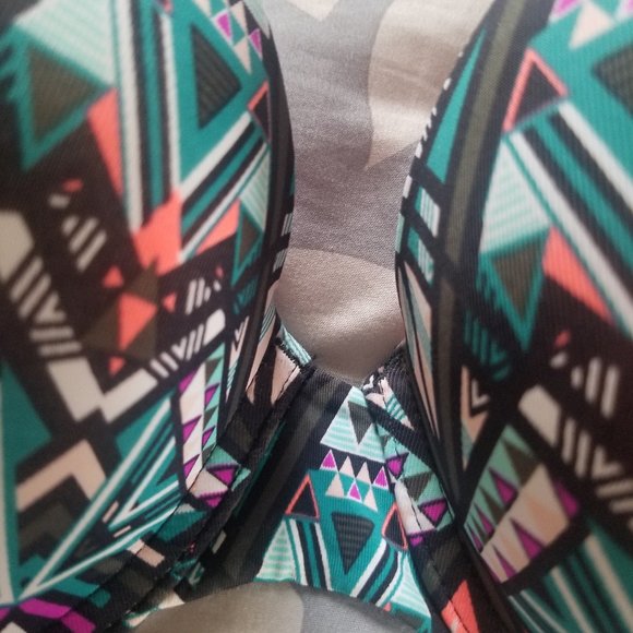 Pink by Victoria's Secret Push-Up Bra - Picture 3 of 8